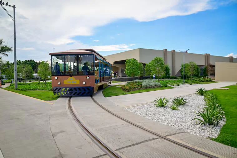 Puerto Mocho tourist trolley