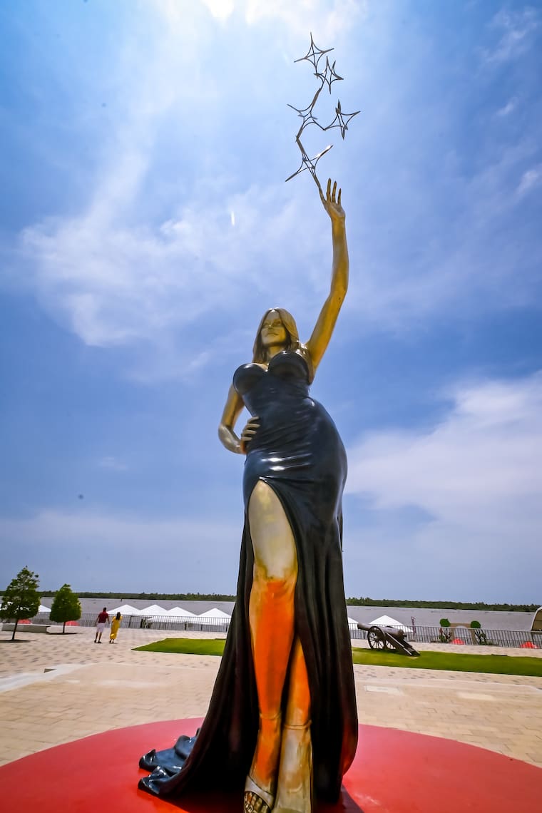 Sofia Vergara statue Barranquilla