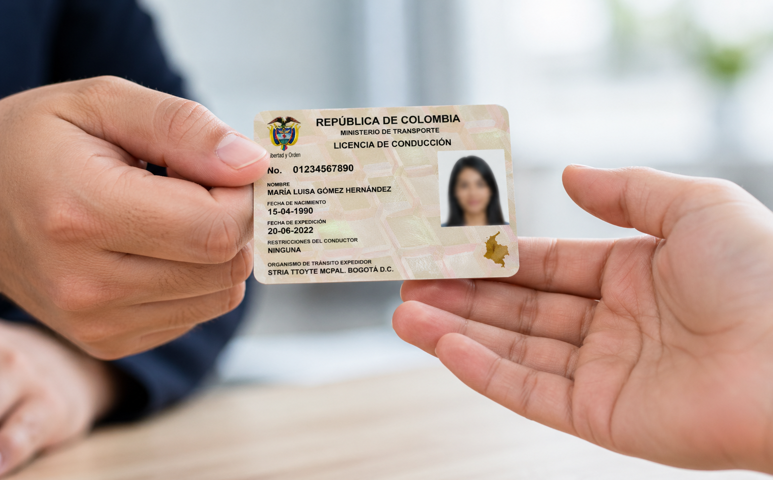 colombian driver license hand